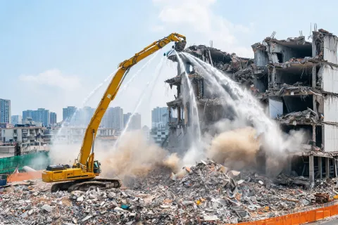 Urban demolition excavator case study