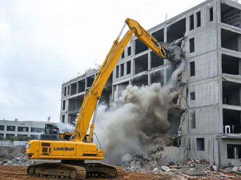 Urban building demolition with high-reach excavator